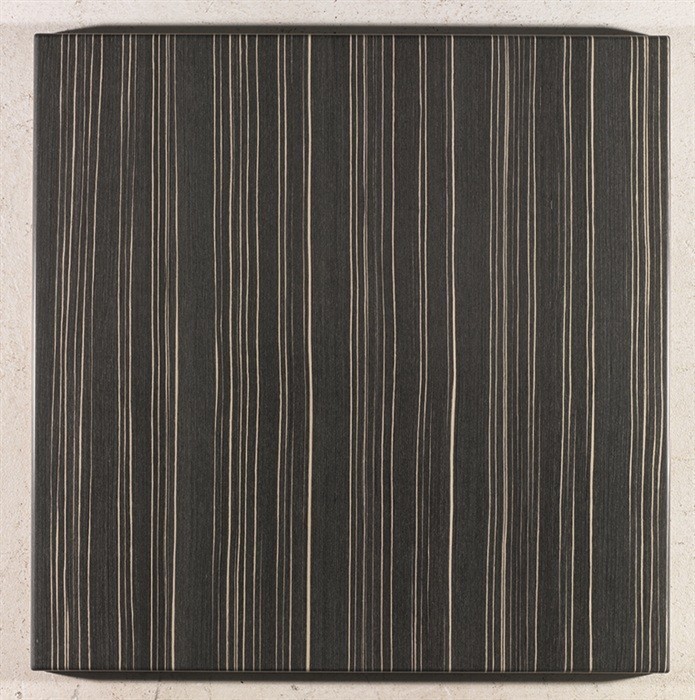 70 x 70 cms